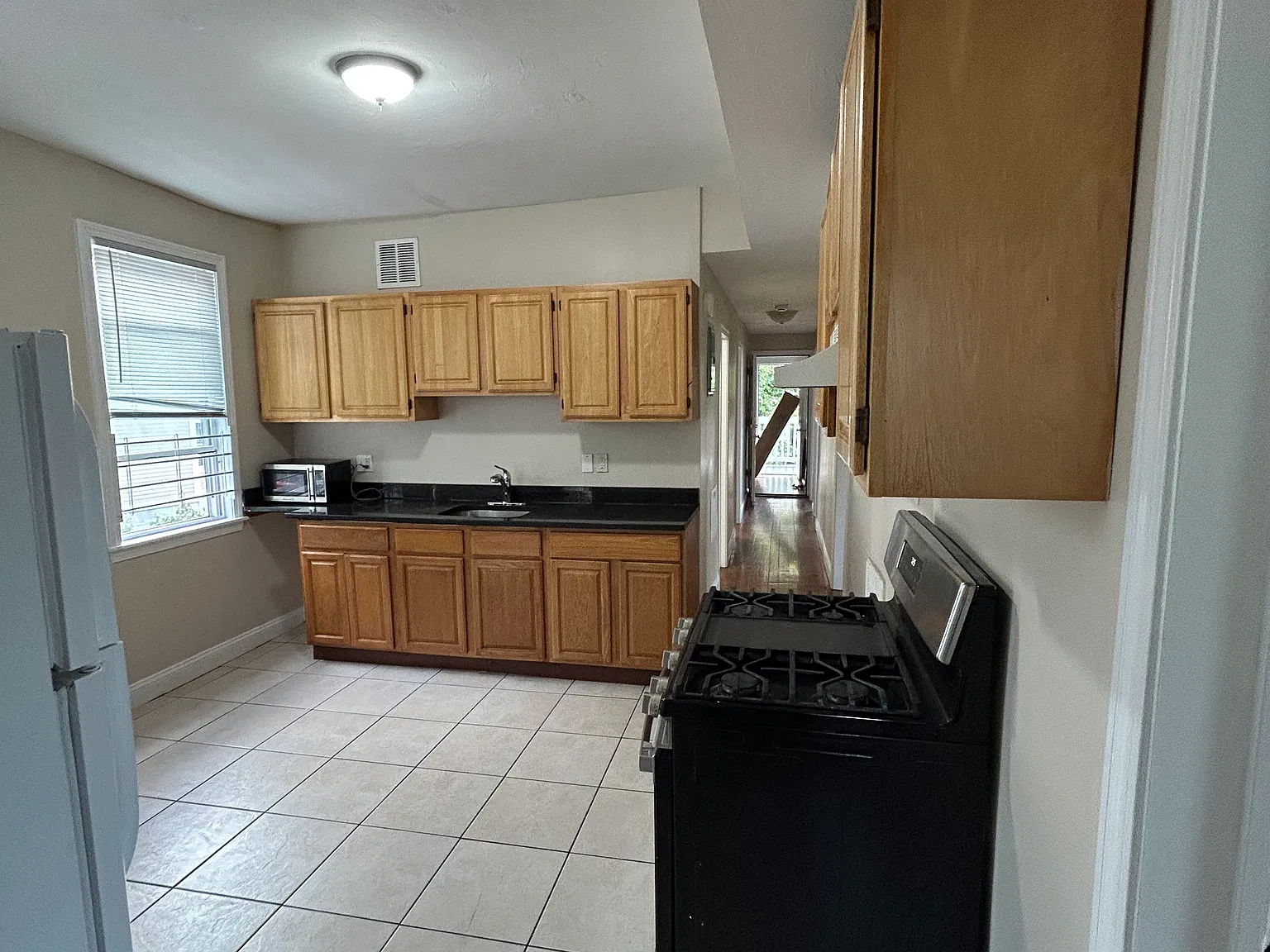 81 Kingsdale St — Photo 3