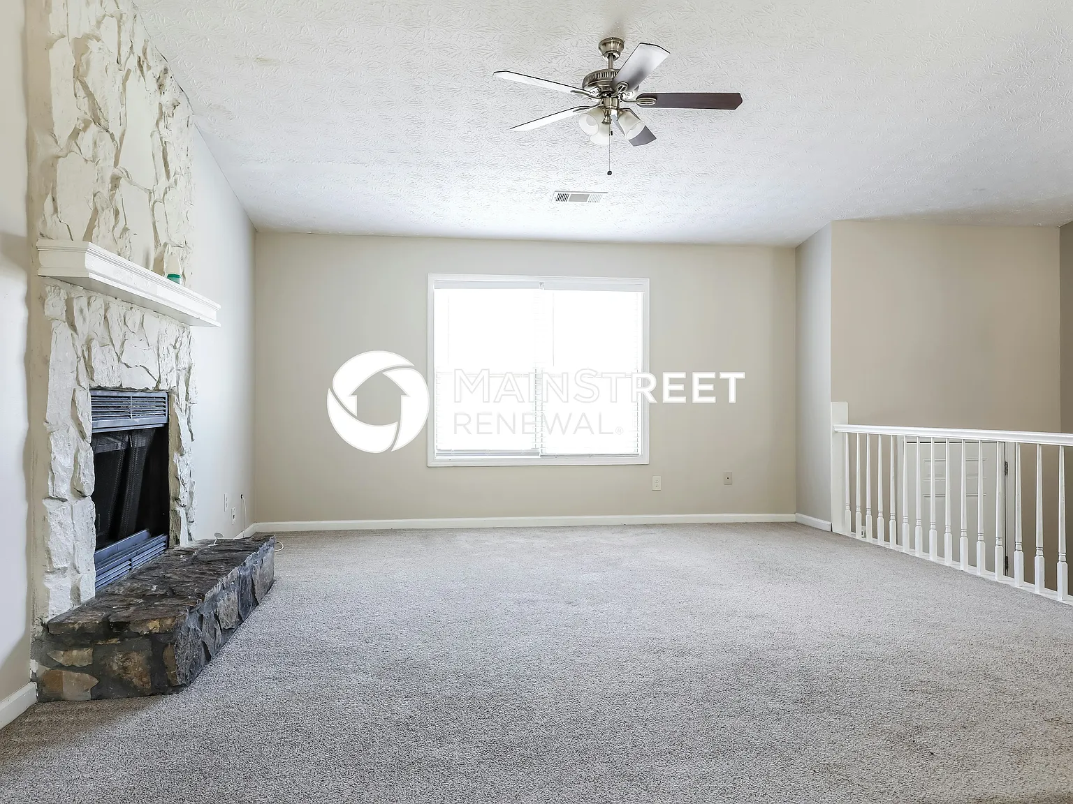 2323 Hampton Dr — Photo 3
