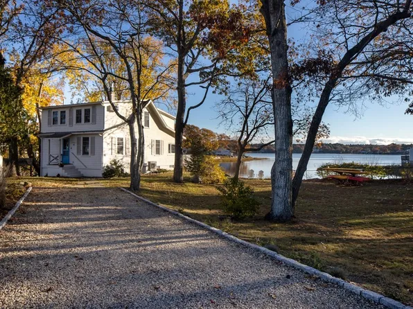 46 Pinehurst Dr, Wareham, MA 02571