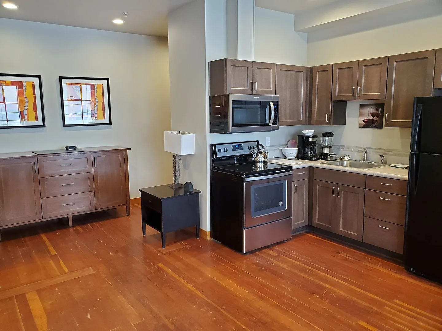 515 E Yakima Ave — Photo 2