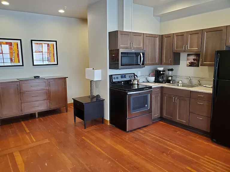 515 E Yakima Ave — Photo 2