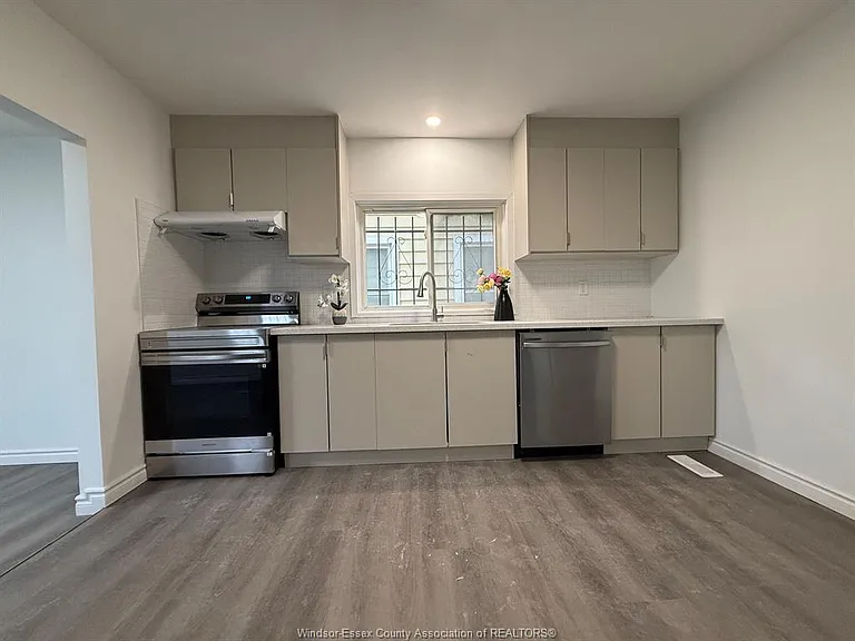 941 Cataraqui St — Photo 16