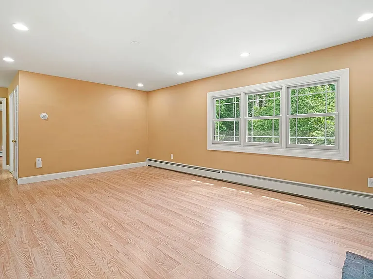 48 Witches Spring Rd — Photo 10
