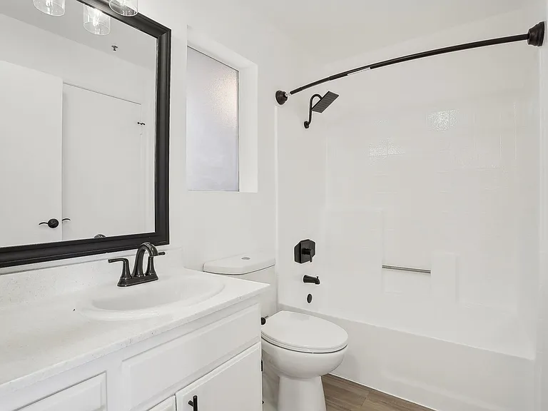 310 Virgil — Photo 47