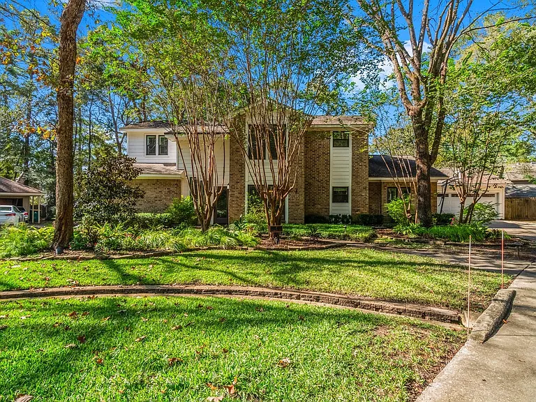 7 Elwood Hills Ct — Photo 1