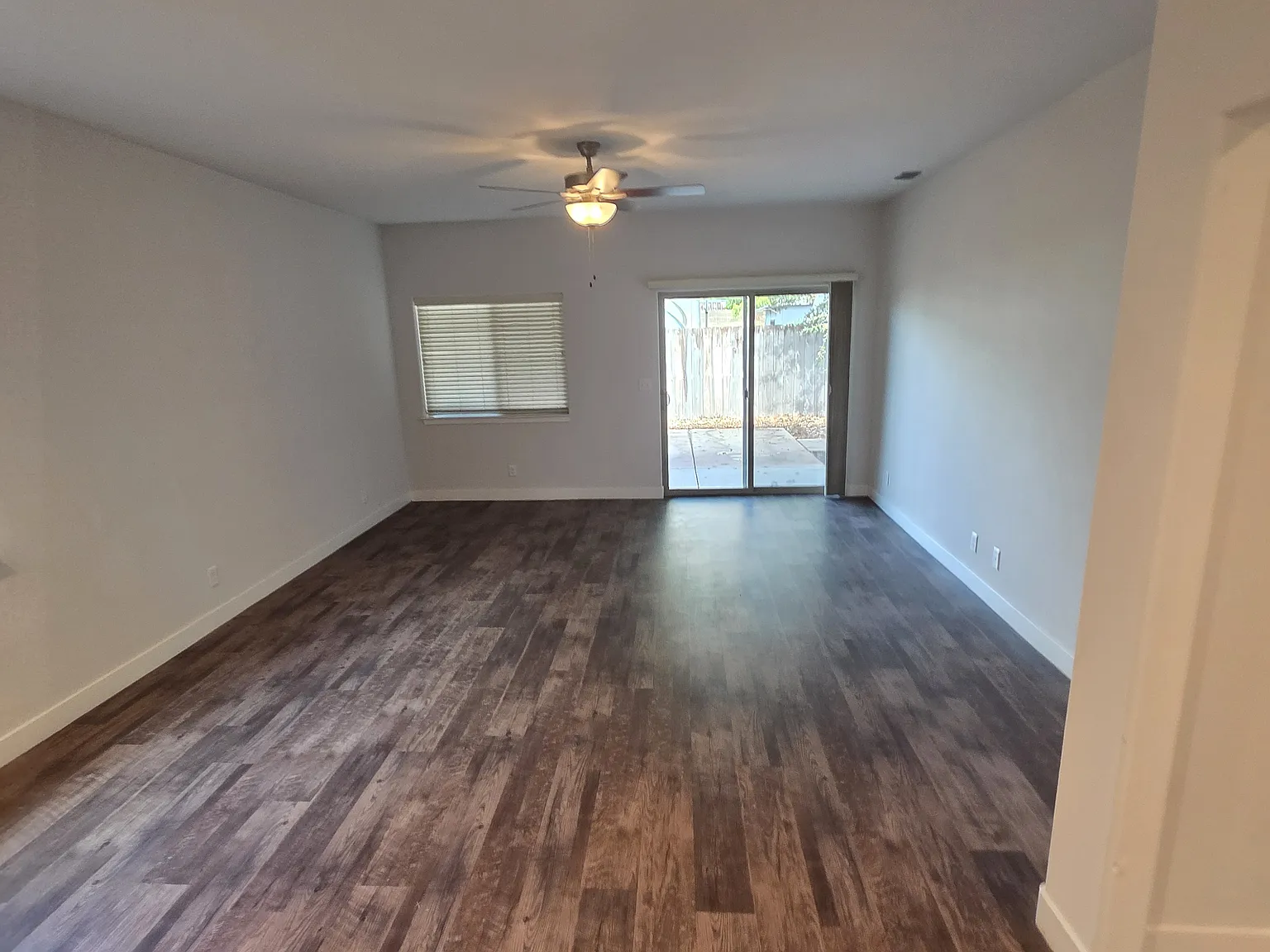 3 bed, 1376 sqft, $2,250 — Photo 2