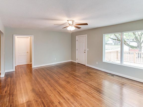 4th image of 217 Lakeview Dr
