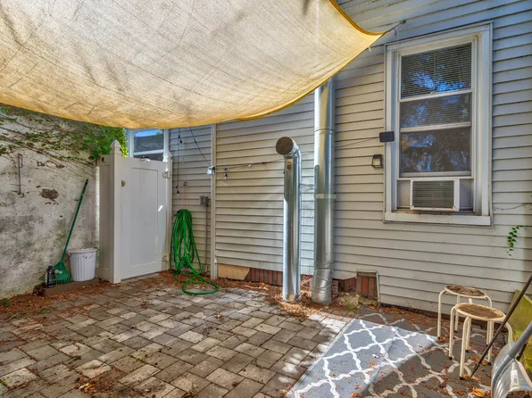 232 Pearsall Avenue image 7 of 20