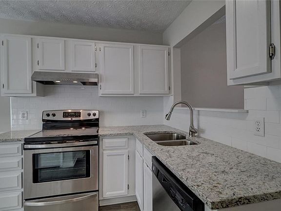 2nd image of 5105 Hill Farm Dr NE