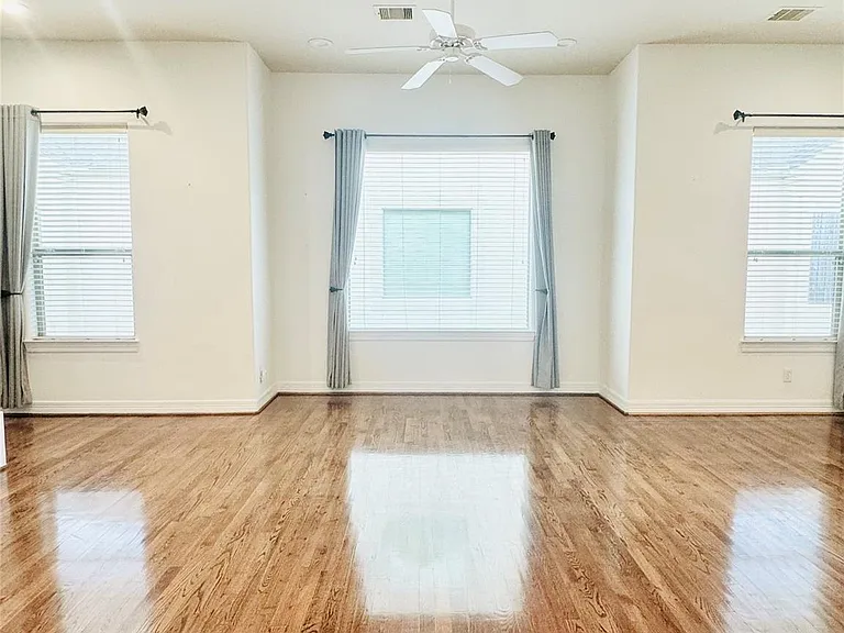 3846 Center St — Photo 19