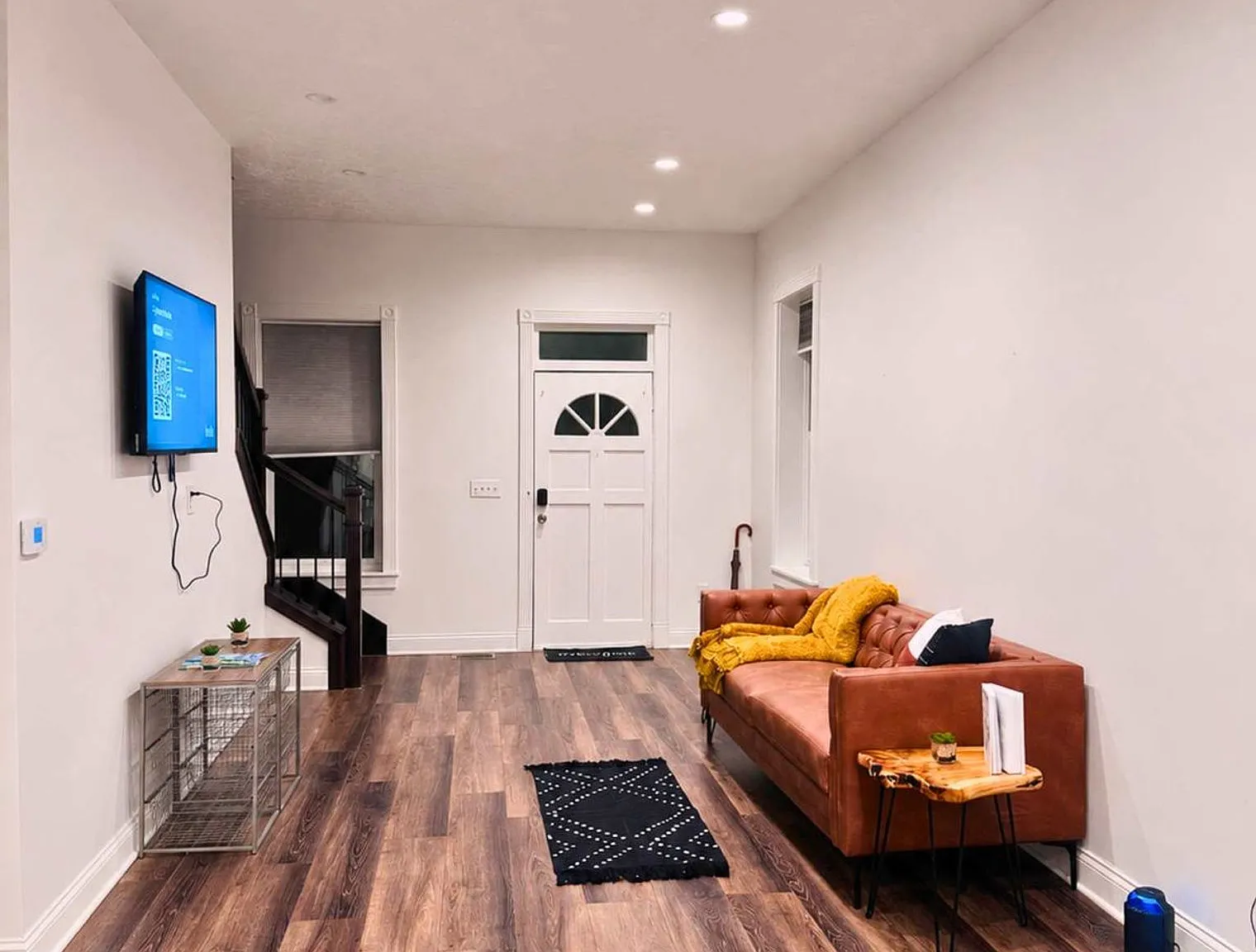 2 bed, 1.0 bath, 2615 sqft, $3,732 — Photo 1