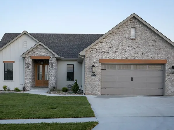 2705 Artisan Dr, Sedalia, MO 65301