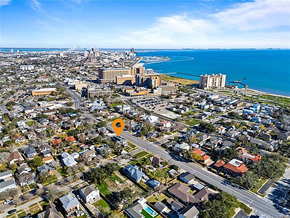 2nd image of 302 Cole St