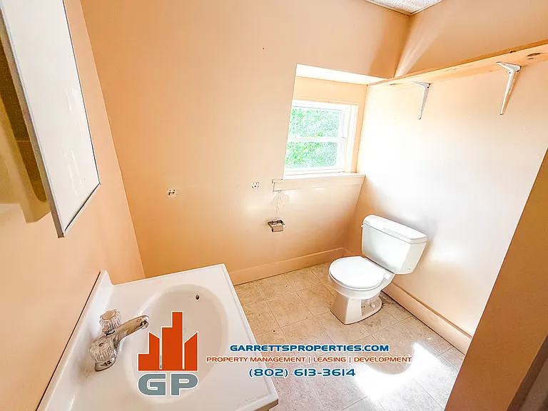 1658 Main St #5 — Photo 7