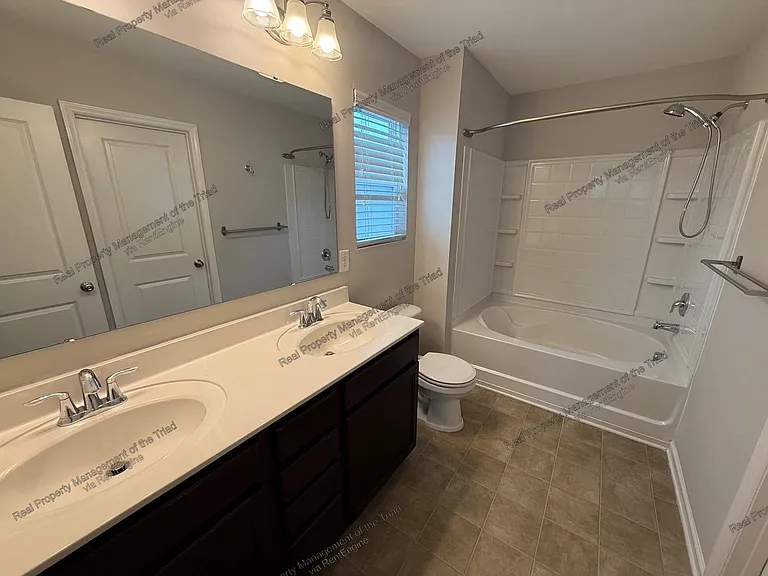 2486 Moss Grove Xing — Photo 10