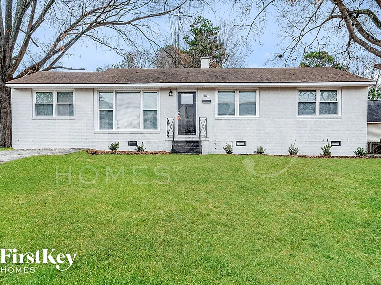 1104 Raynor St — Photo 1