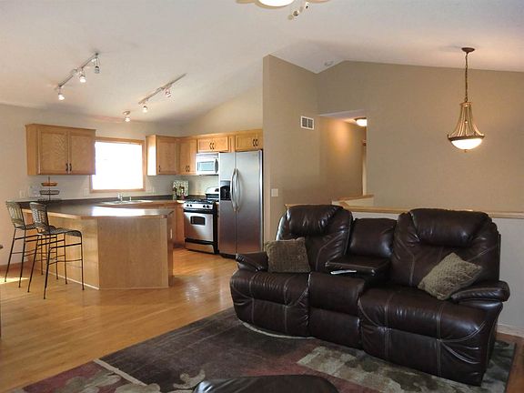 2nd image of 4862 189th St W