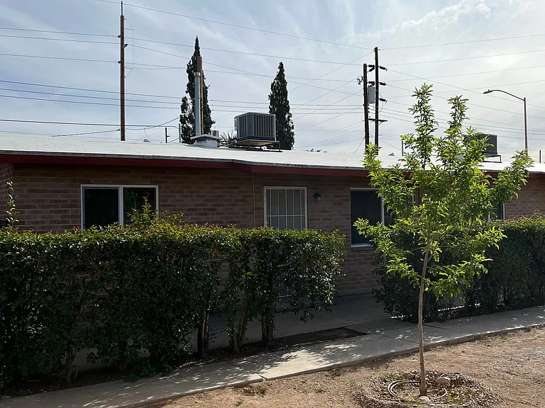 205 E Glenn St — Photo 1