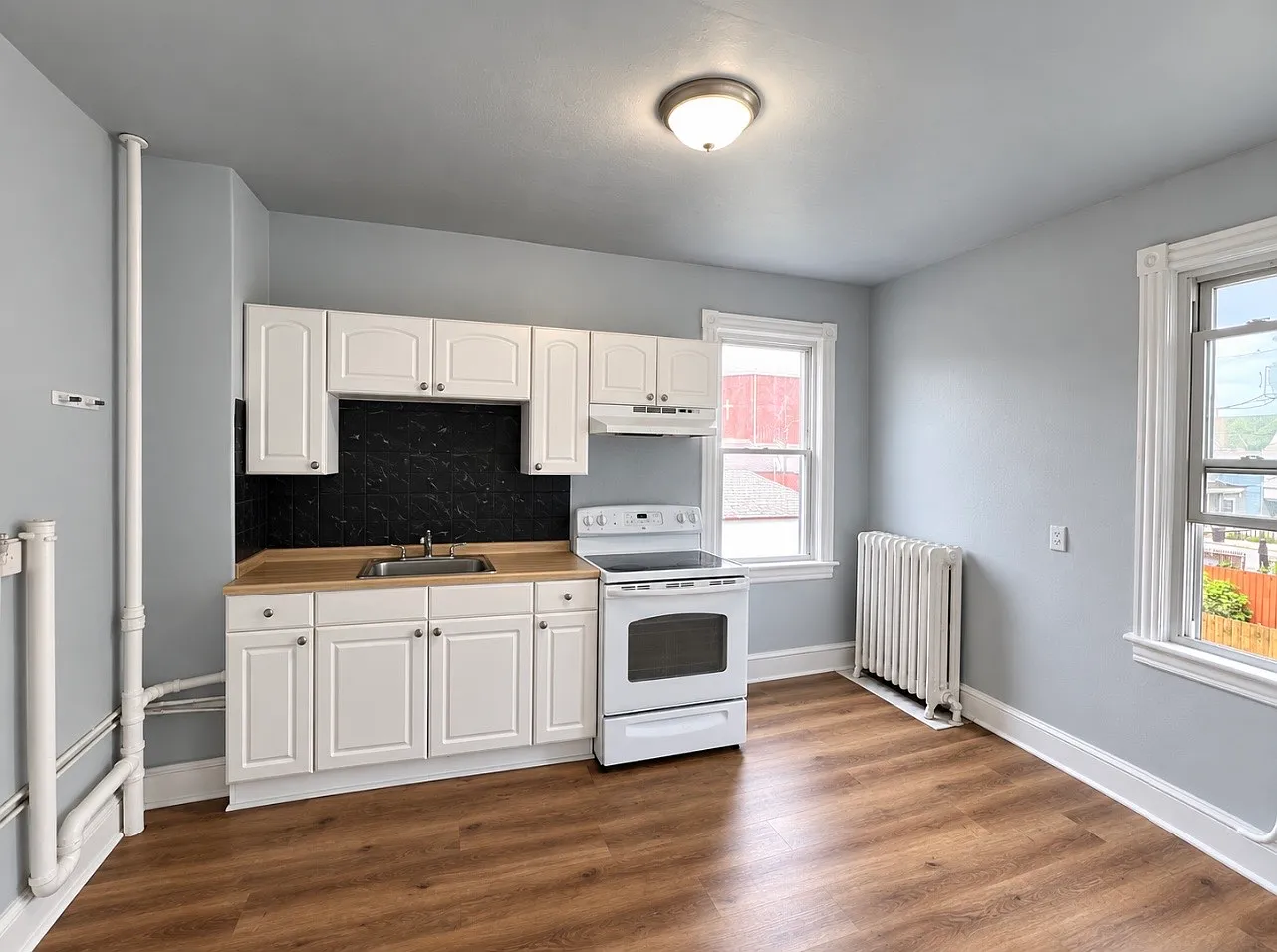 3 bed, $1,850 — Photo 2