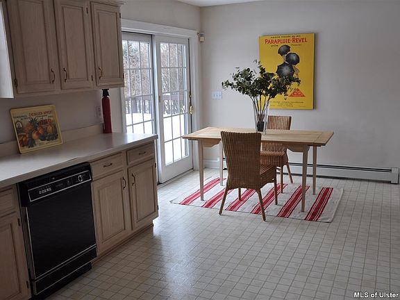 5th image of 166 Huguenot St