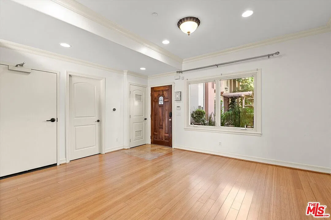 3 bed, 2.5 bath, 1445 sqft, $4,400 — Photo 4