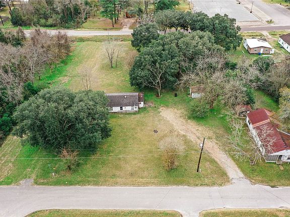 3rd image of 17th St