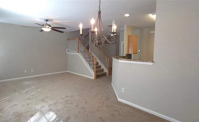 1122 Treymont Ln — Photo 2