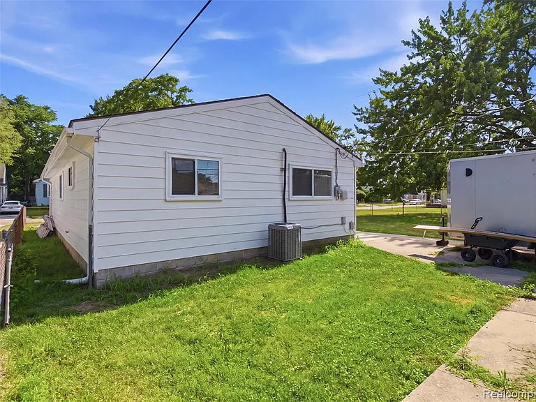 1221 E Granet Ave — Photo 23