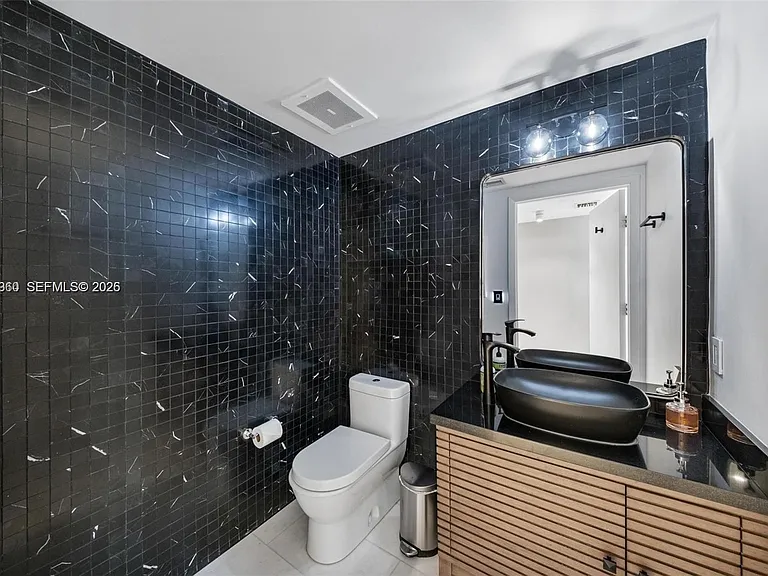 665 NE 25th St #1805 — Photo 30