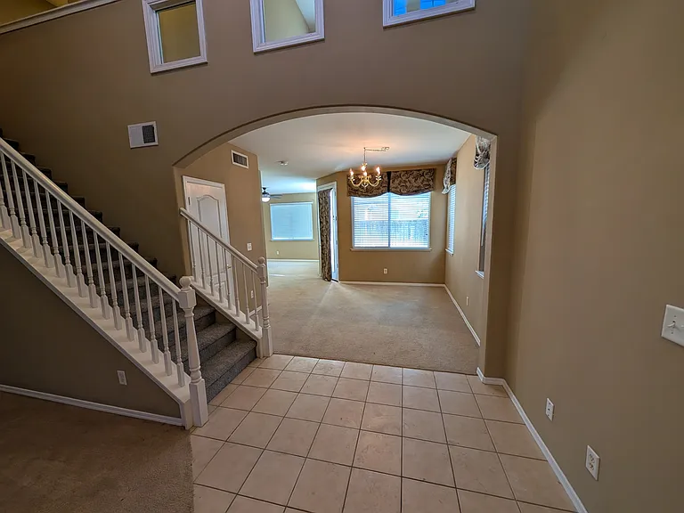 753 W Bordeaux Ln — Photo 5