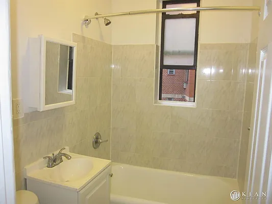 Rented by Kian Realty | media 8