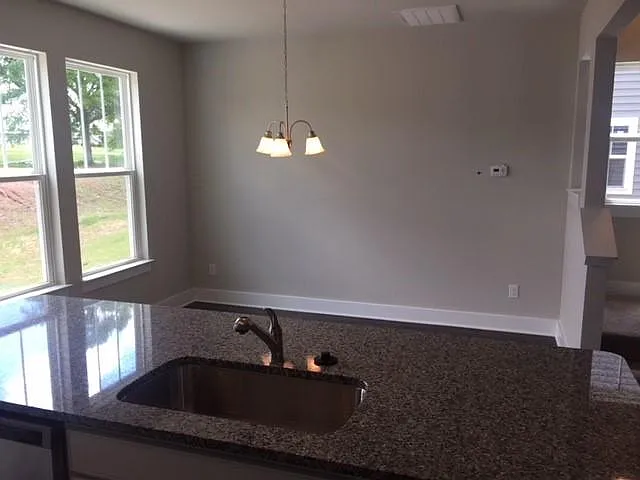 3 bed, 2.5 bath, 1625 sqft, $1,800 — Photo 4