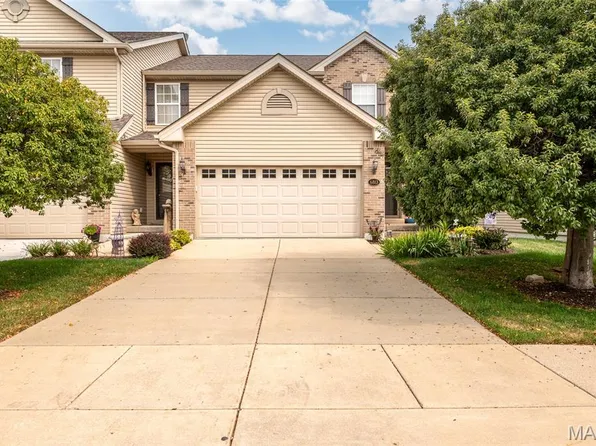 6813 Hampshire Ct, Maryville, IL 62062