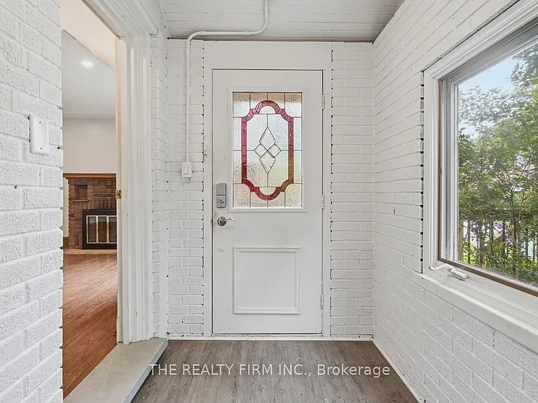 97 Springbank Dr — Photo 8