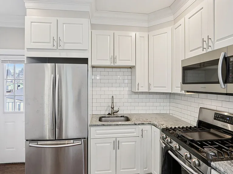 1048 Saratoga St #3 — Photo 4