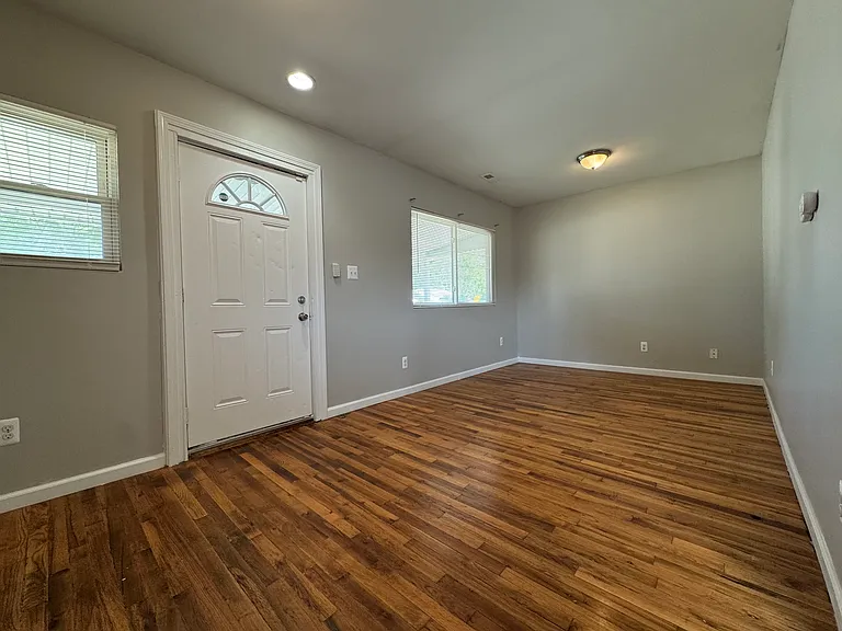 11060 Paige Ave — Photo 8