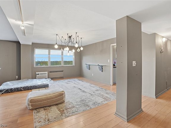 5th image of 13900 Shaker Blvd APT 1012