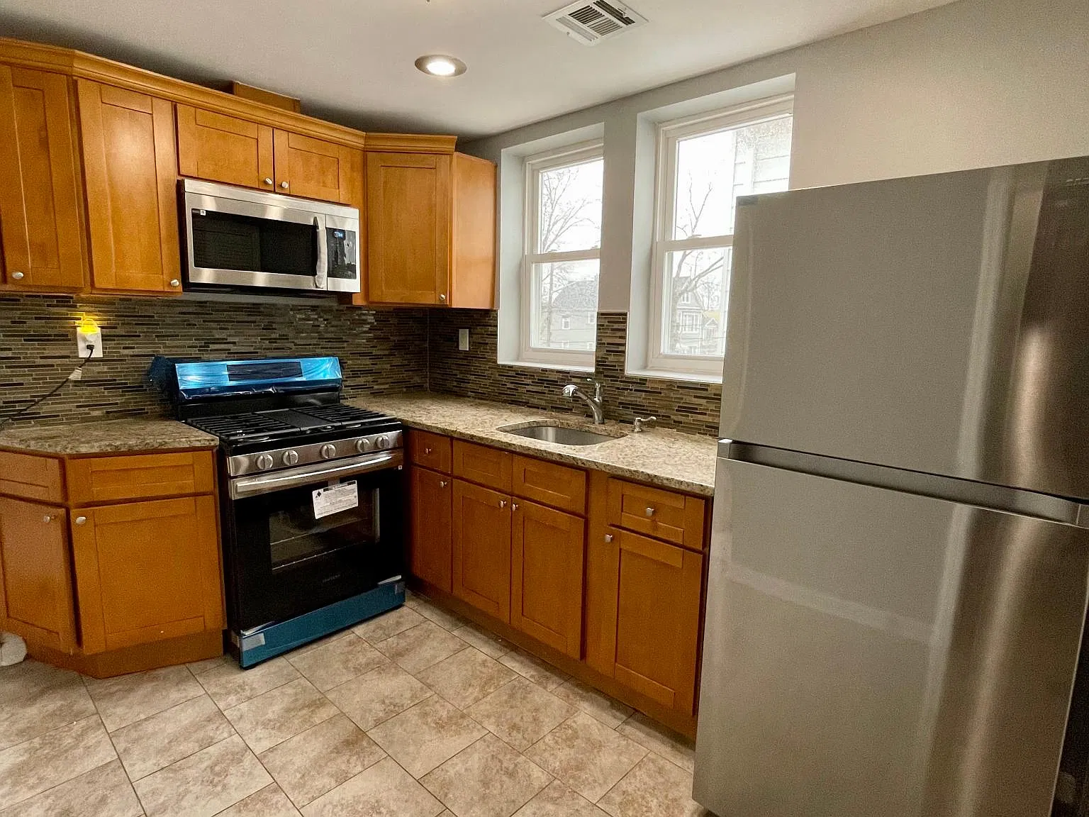 2 bed, 800 sqft, $2,200 — Photo 4
