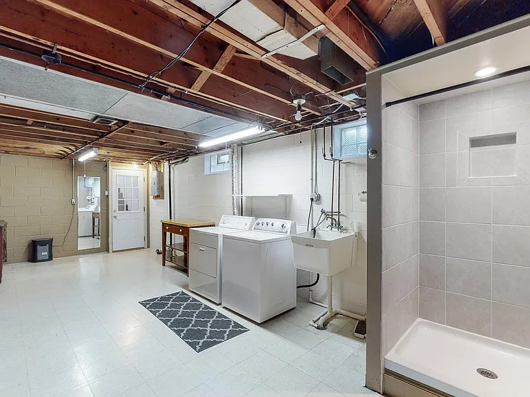 1835 Phelps Ave — Photo 22