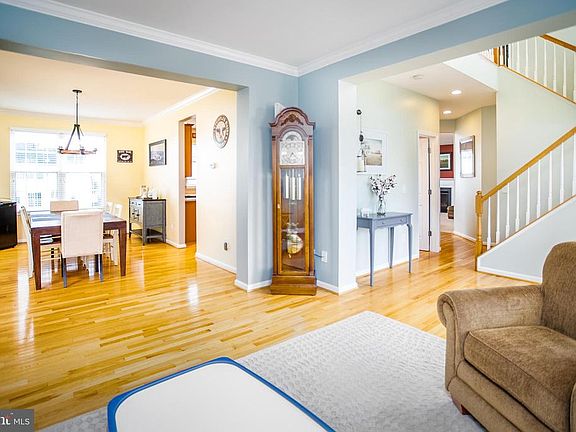 3rd image of 104 Gullane Ct