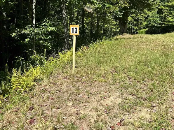 13 Countryside Dr, Buckhannon, WV 26201