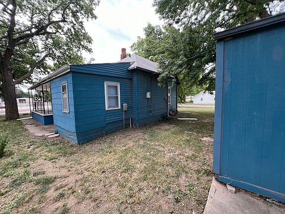 4th image of 1005 Grant Ave