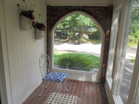 2nd image of 2411 Valley St