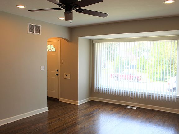 5th image of 10633 S Avenue D