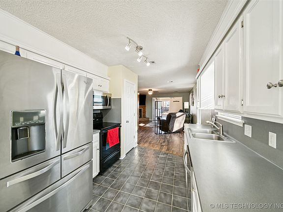 4th image of 20665 S Carefree Dr