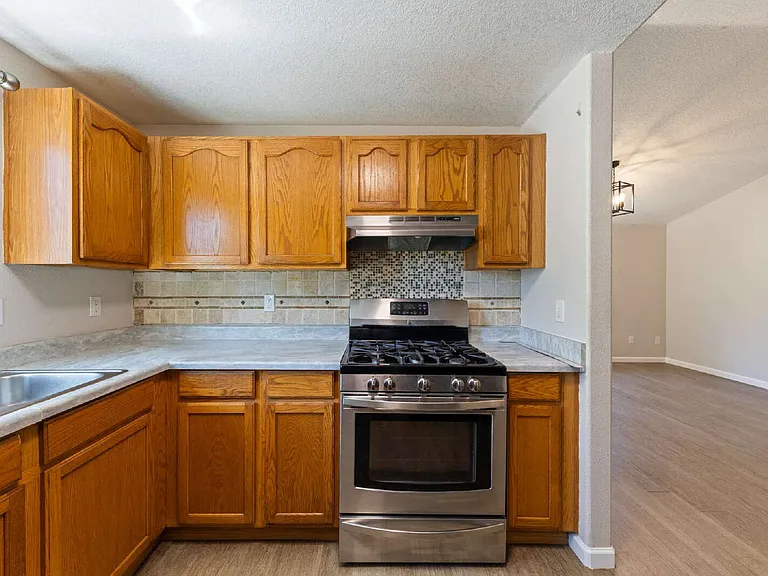 627 W Main St — Photo 7