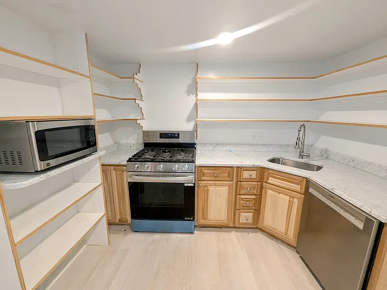 5339 Saint Charles Ave #B — Photo 11