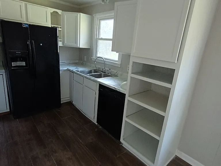 644 Rowan Dr — Photo 5