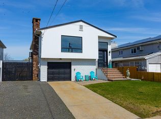 26 Bayview Ave W, Lindenhurst, NY 11757