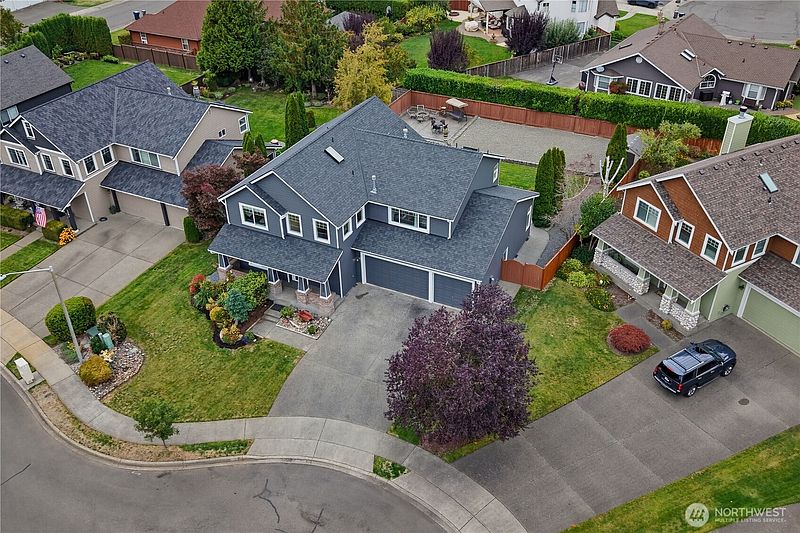 2nd image of 3249 Larsen Avenue